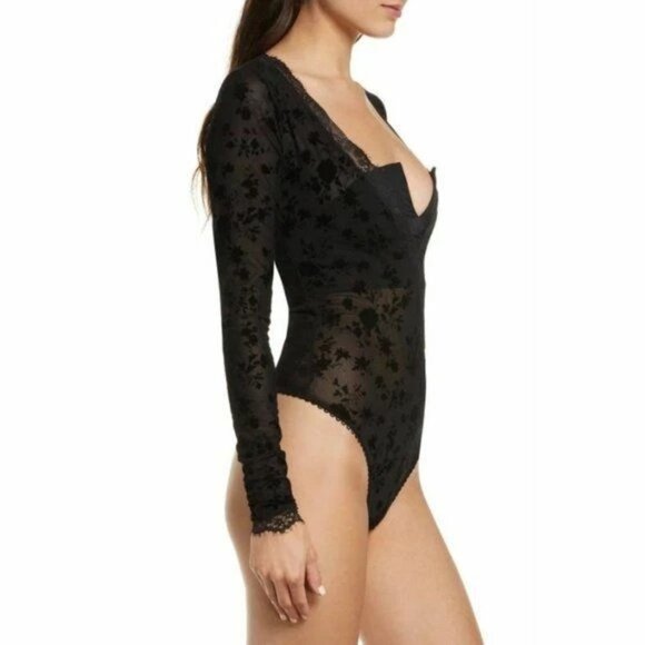Free People Babes in Bandeaus Black Velvet Floral Lace Thong Bodysuit NWOT XS/Sm - Picture 4 of 16